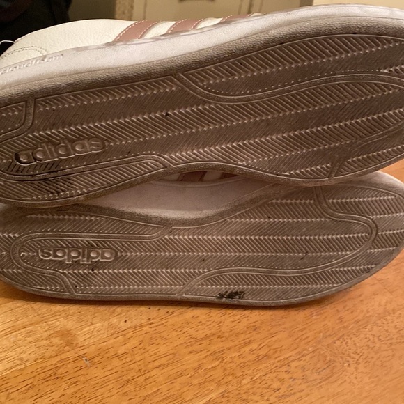 Adidas white leather lace up sneakers with arose gold colored stripe size 10 - Picture 12 of 12